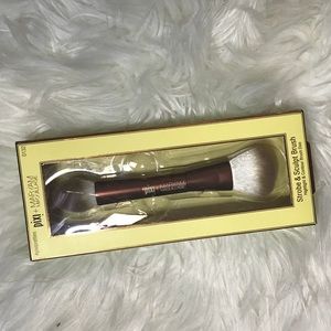 Pixi Beauty Strobe & Brush NWT